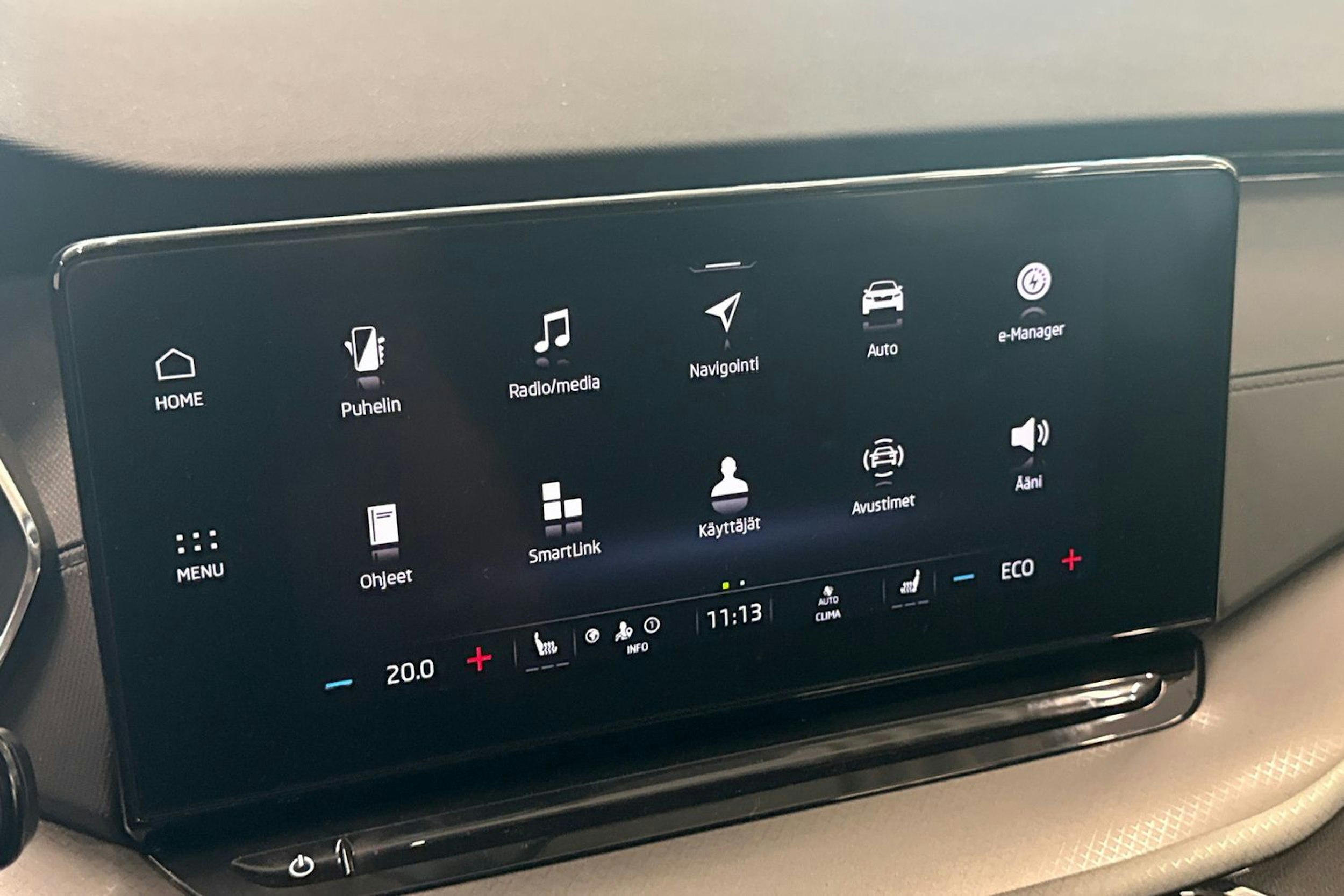 valkoinen Skoda Octavia 2023 kuva 21.