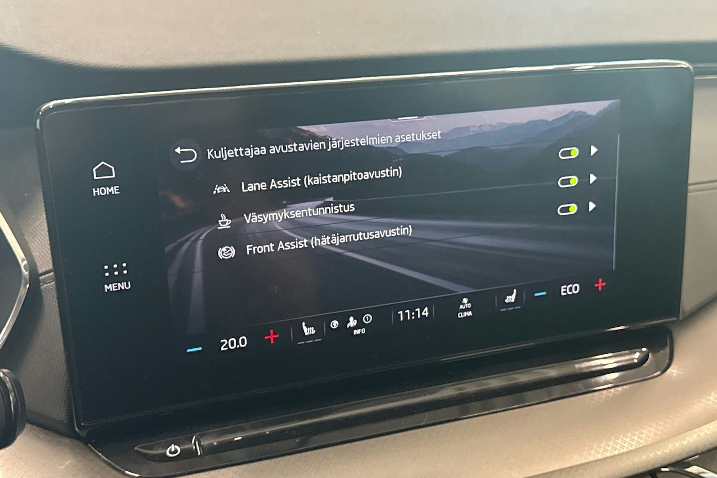 valkoinen Skoda Octavia 2023 kuva 22.