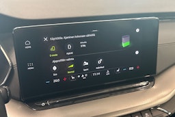 valkoinen Skoda Octavia 2023 kuva 23.
