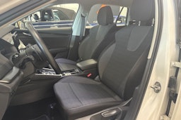valkoinen Skoda Octavia 2023 kuva 24.