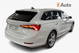 Valkoinen Skoda OCTAVIA 2023 kuva 5.
