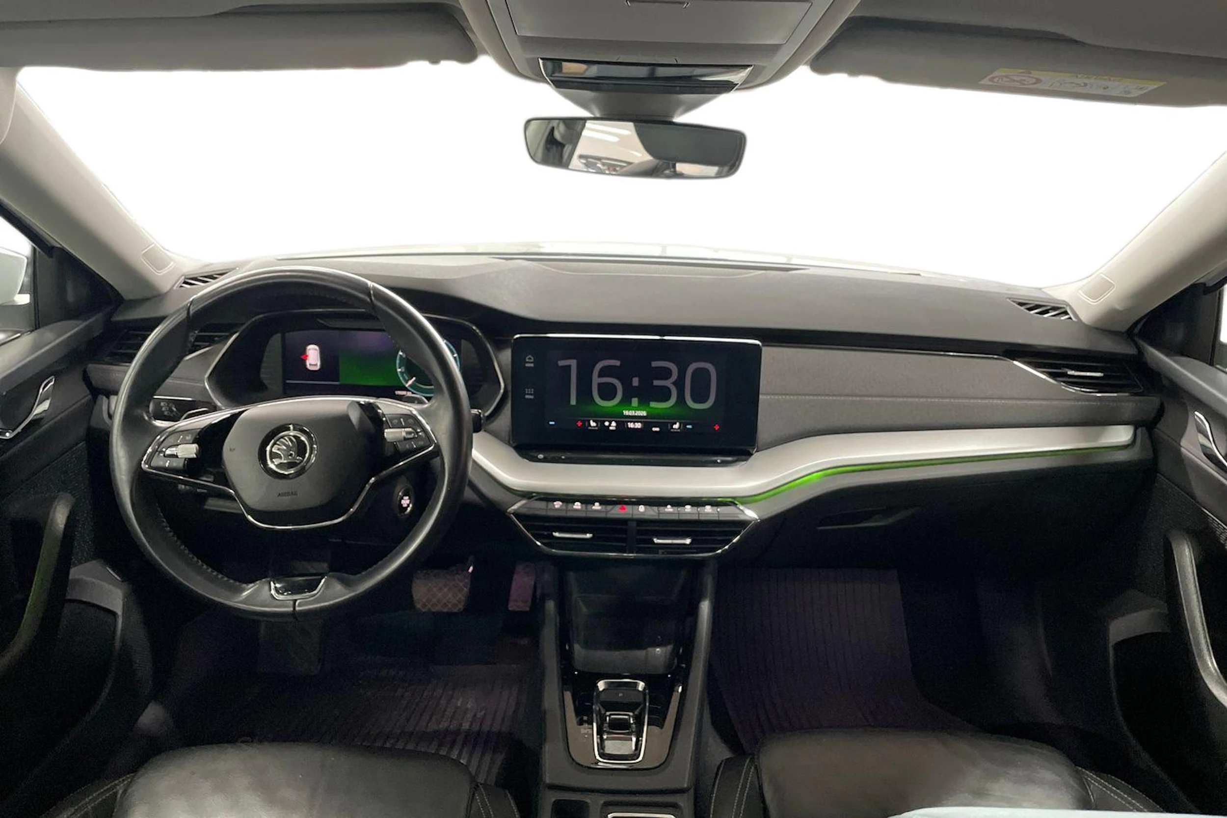 Valkoinen Skoda OCTAVIA 2023 kuva 7.