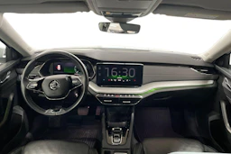 Valkoinen Skoda OCTAVIA 2023 kuva 7.