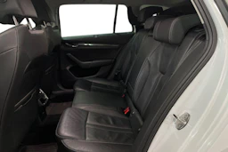 Valkoinen Skoda OCTAVIA 2023 kuva 8.