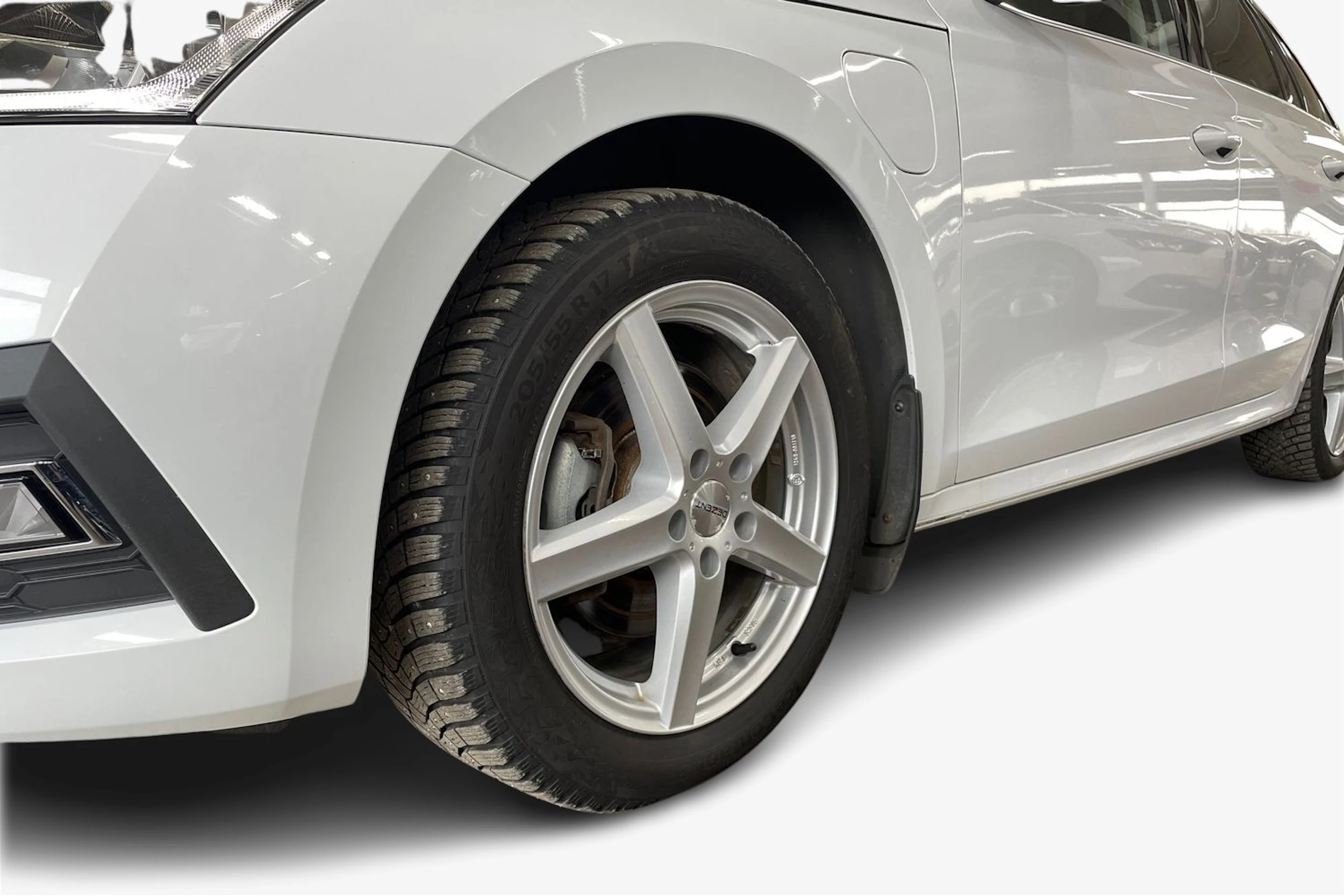 Valkoinen Skoda OCTAVIA 2023 kuva 9.