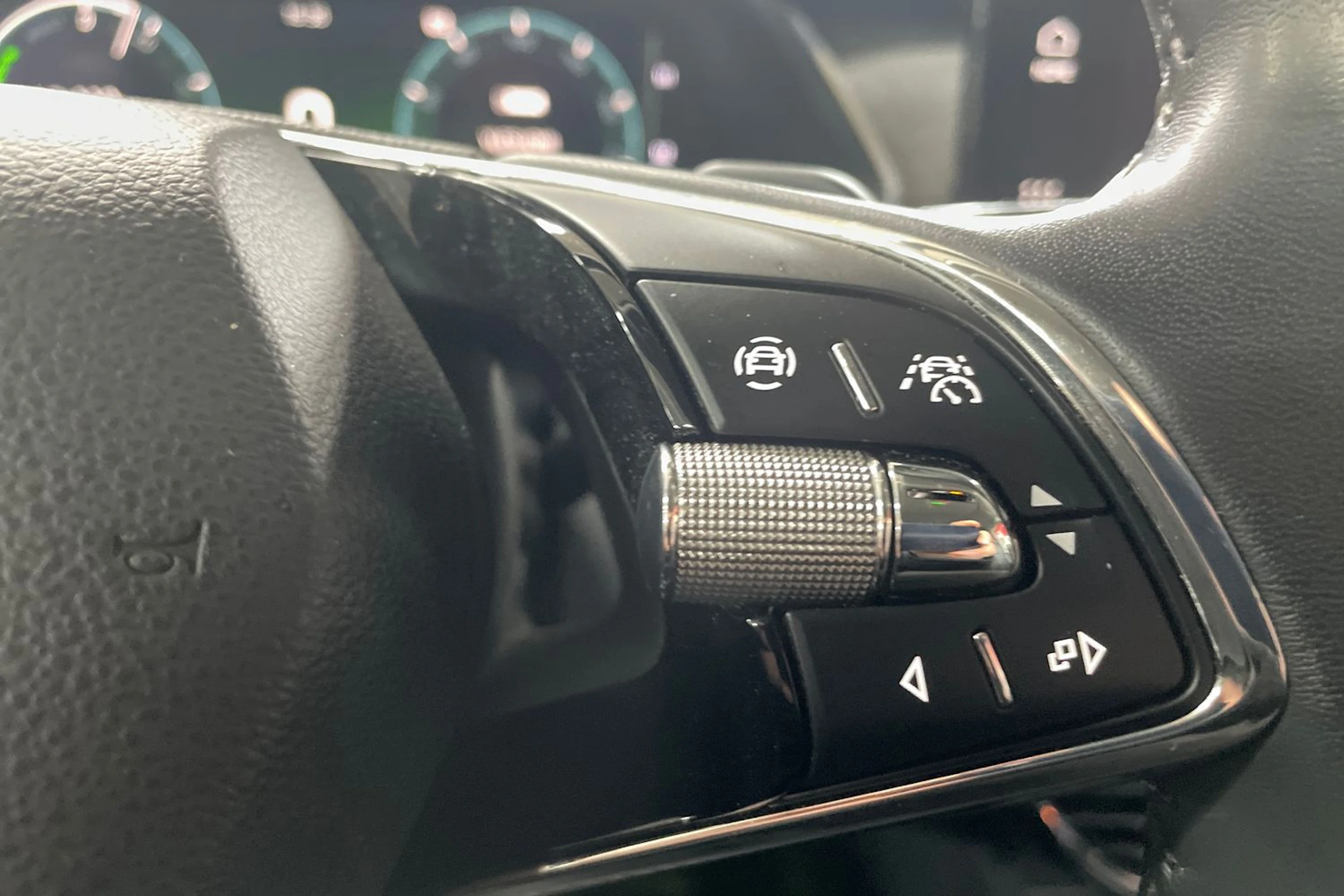 Valkoinen Skoda OCTAVIA 2023 kuva 11.