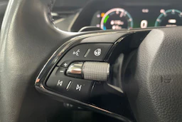 Valkoinen Skoda OCTAVIA 2023 kuva 12.