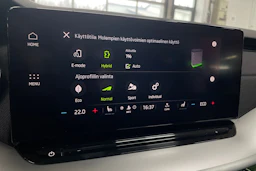 Valkoinen Skoda OCTAVIA 2023 kuva 13.