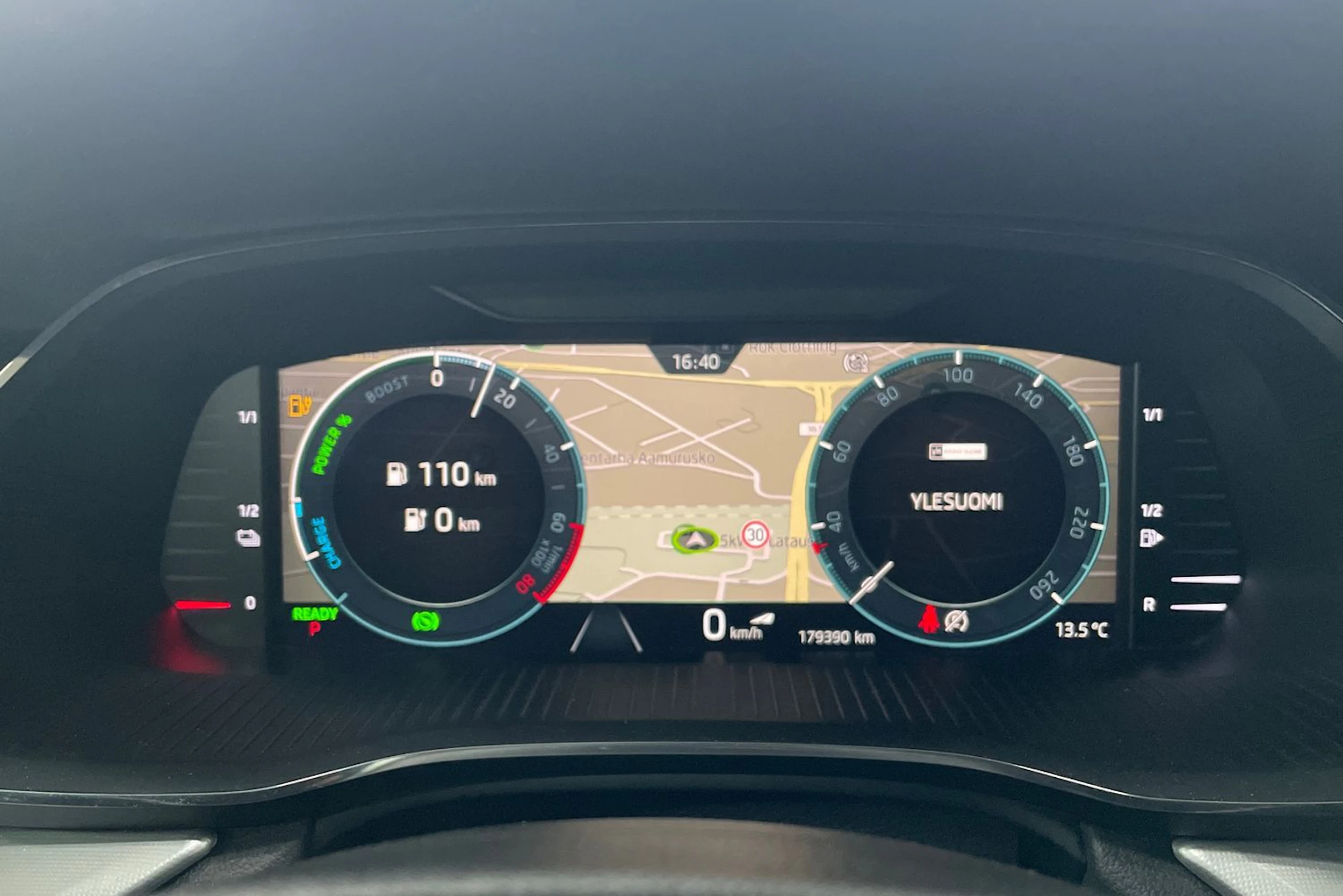 Valkoinen Skoda OCTAVIA 2023 kuva 15.