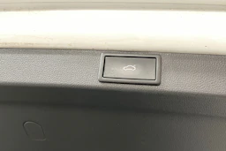 Valkoinen Skoda OCTAVIA 2023 kuva 17.