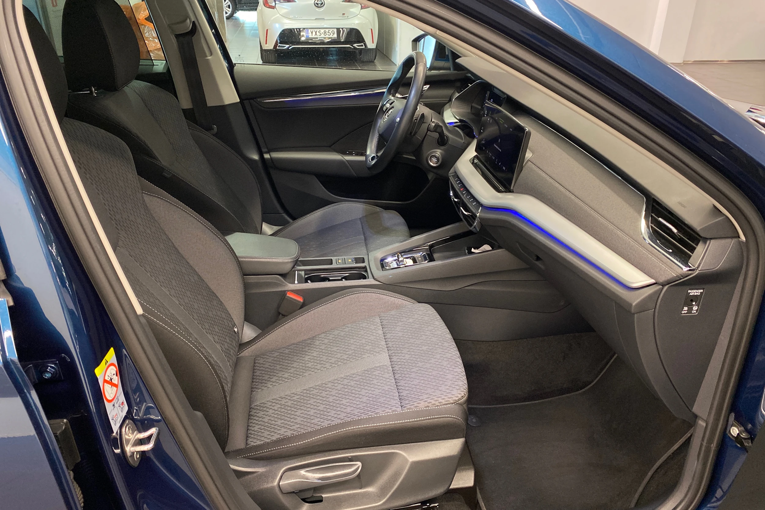 met. sininen Skoda Octavia 2023 kuva 15.