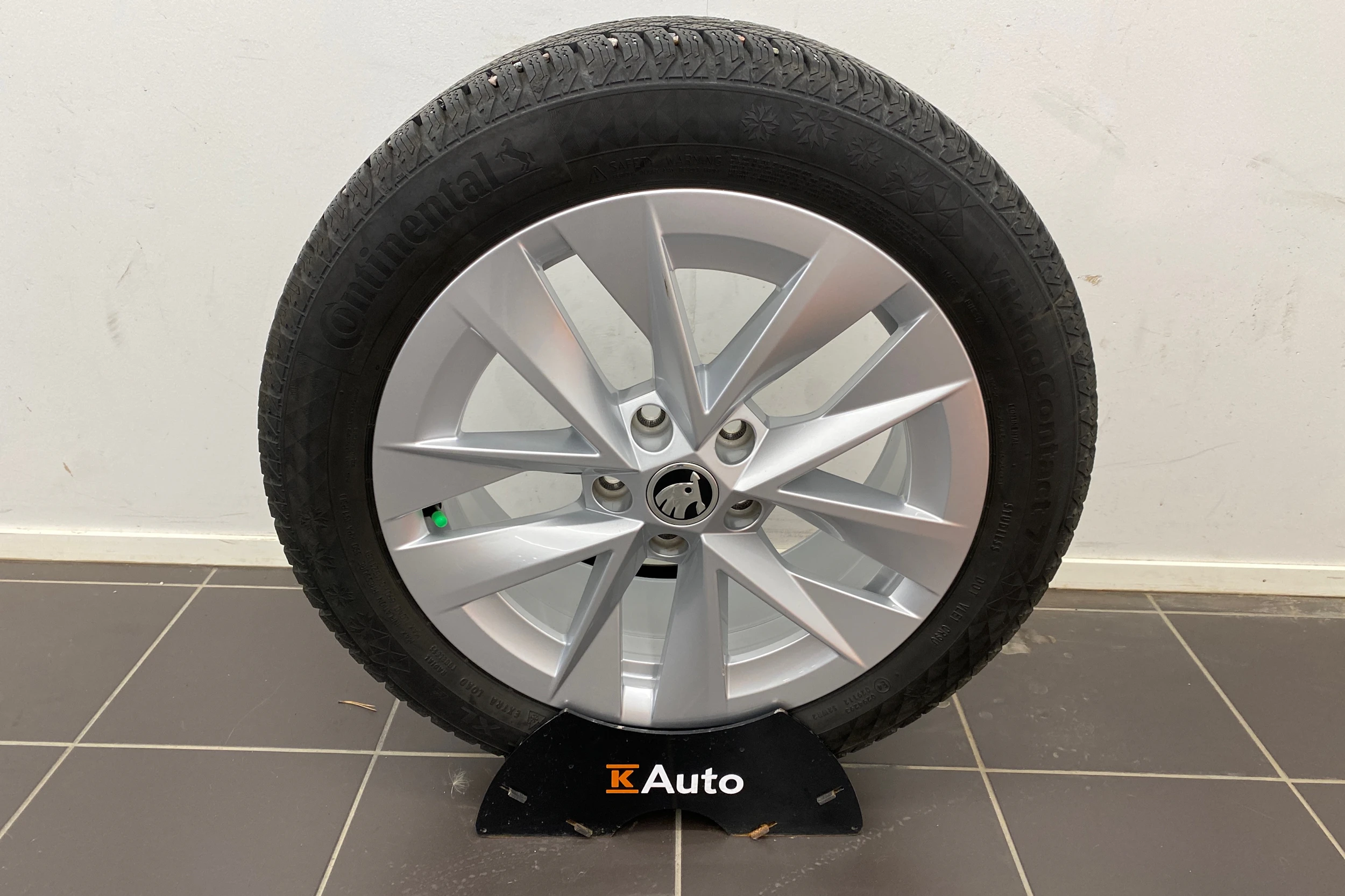 met. sininen Skoda Octavia 2023 kuva 16.