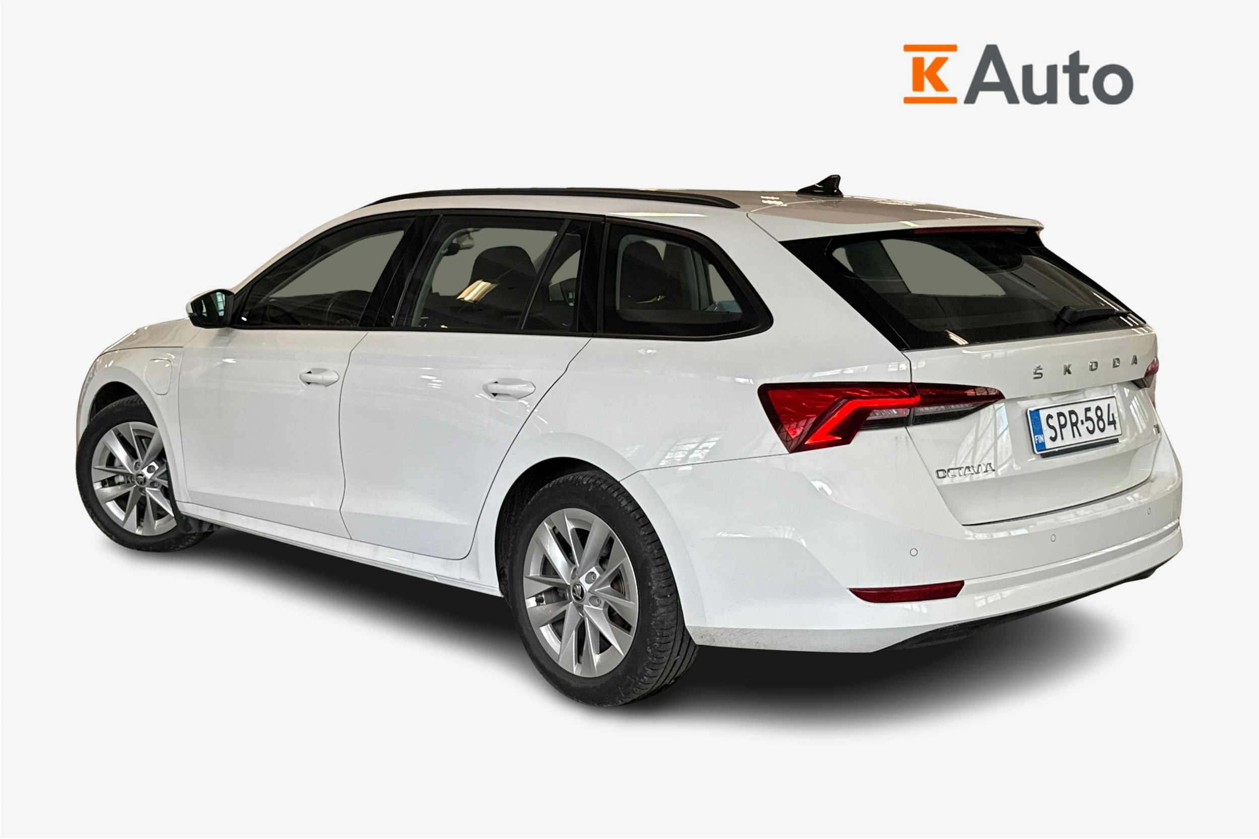 valkoinen Skoda Octavia 2023 kuva 2.