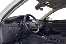 valkoinen Skoda Octavia 2023 kuva 3.