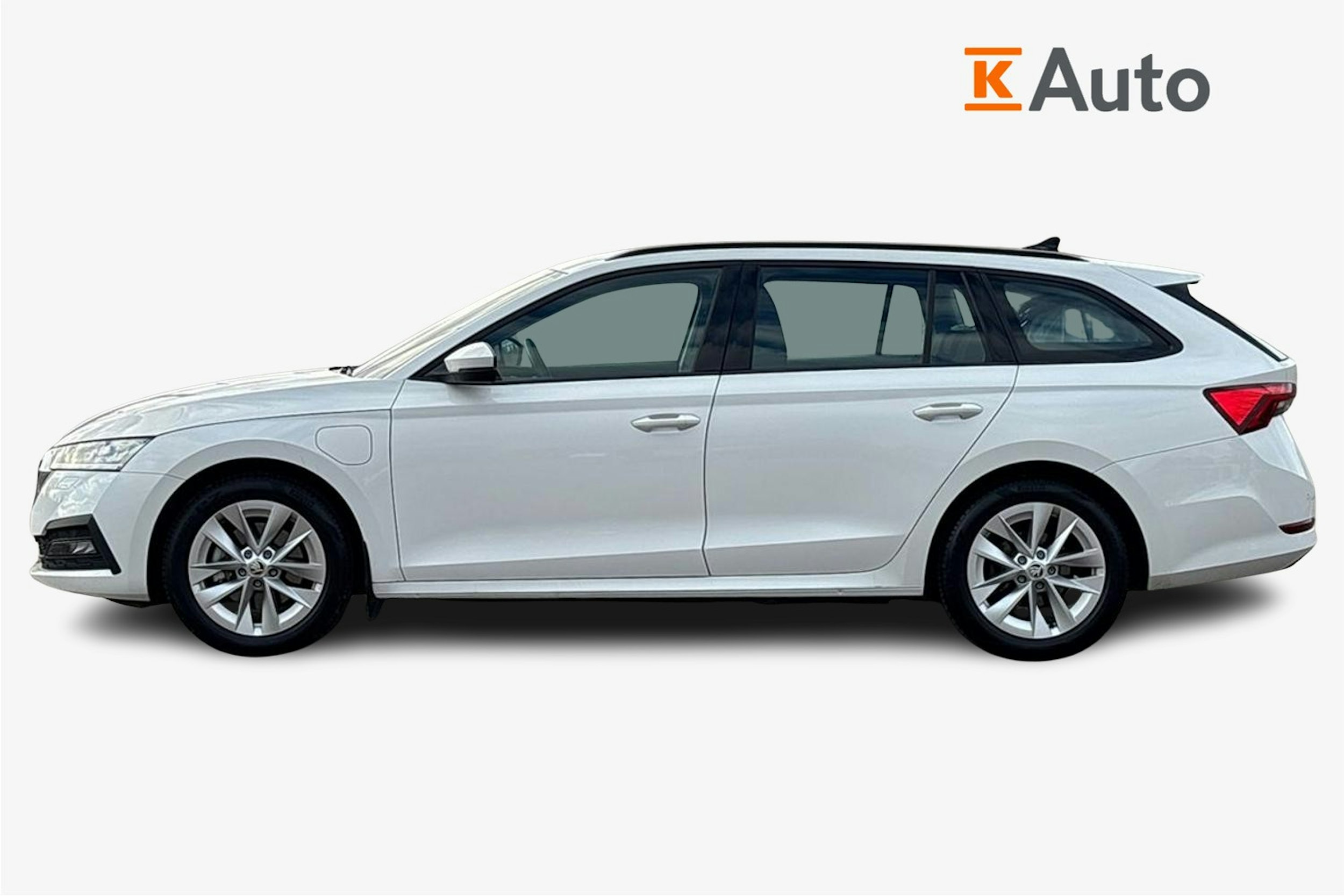 valkoinen Skoda Octavia 2024 kuva 6.