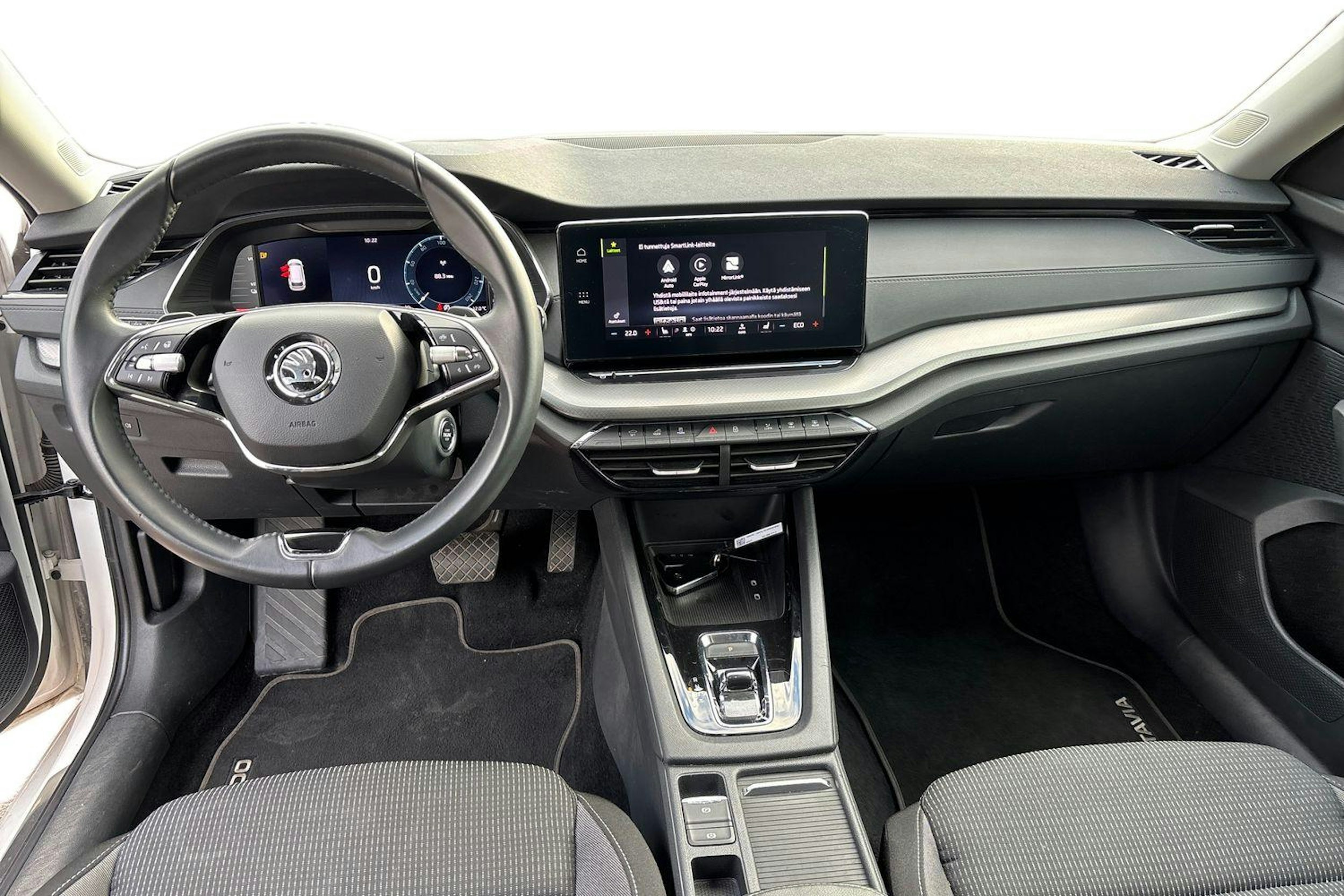 valkoinen Skoda Octavia 2024 kuva 9.