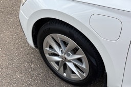 valkoinen Skoda Octavia 2024 kuva 11.