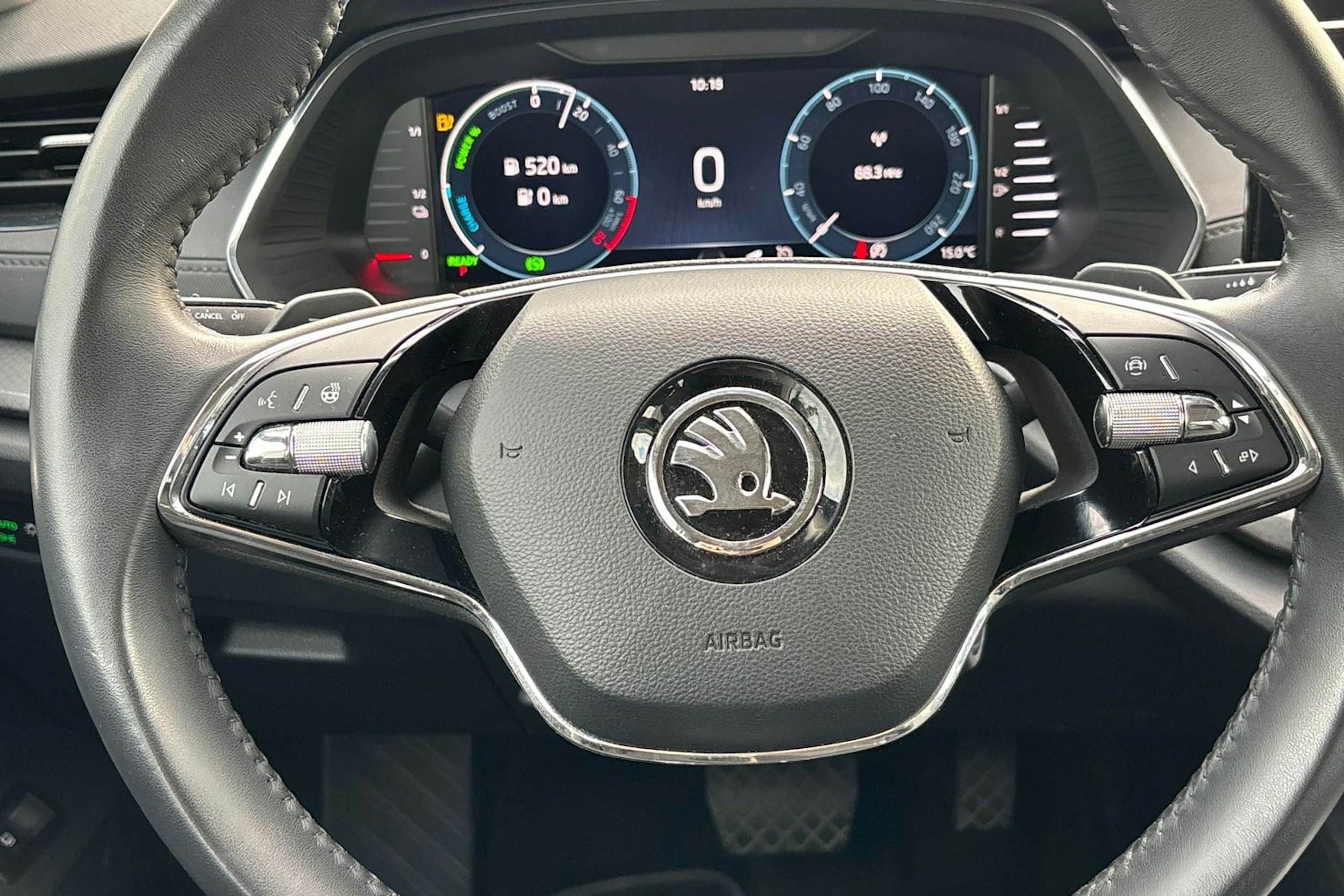 valkoinen Skoda Octavia 2024 kuva 14.