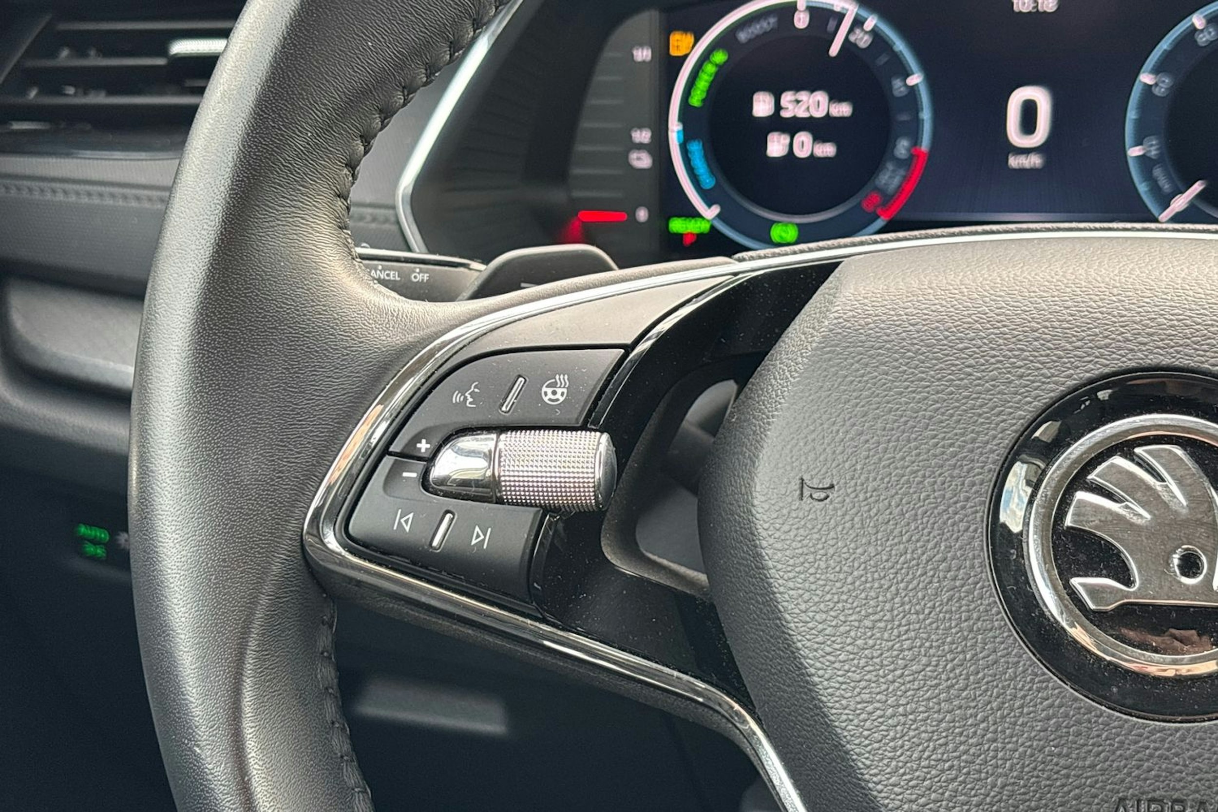 valkoinen Skoda Octavia 2024 kuva 15.
