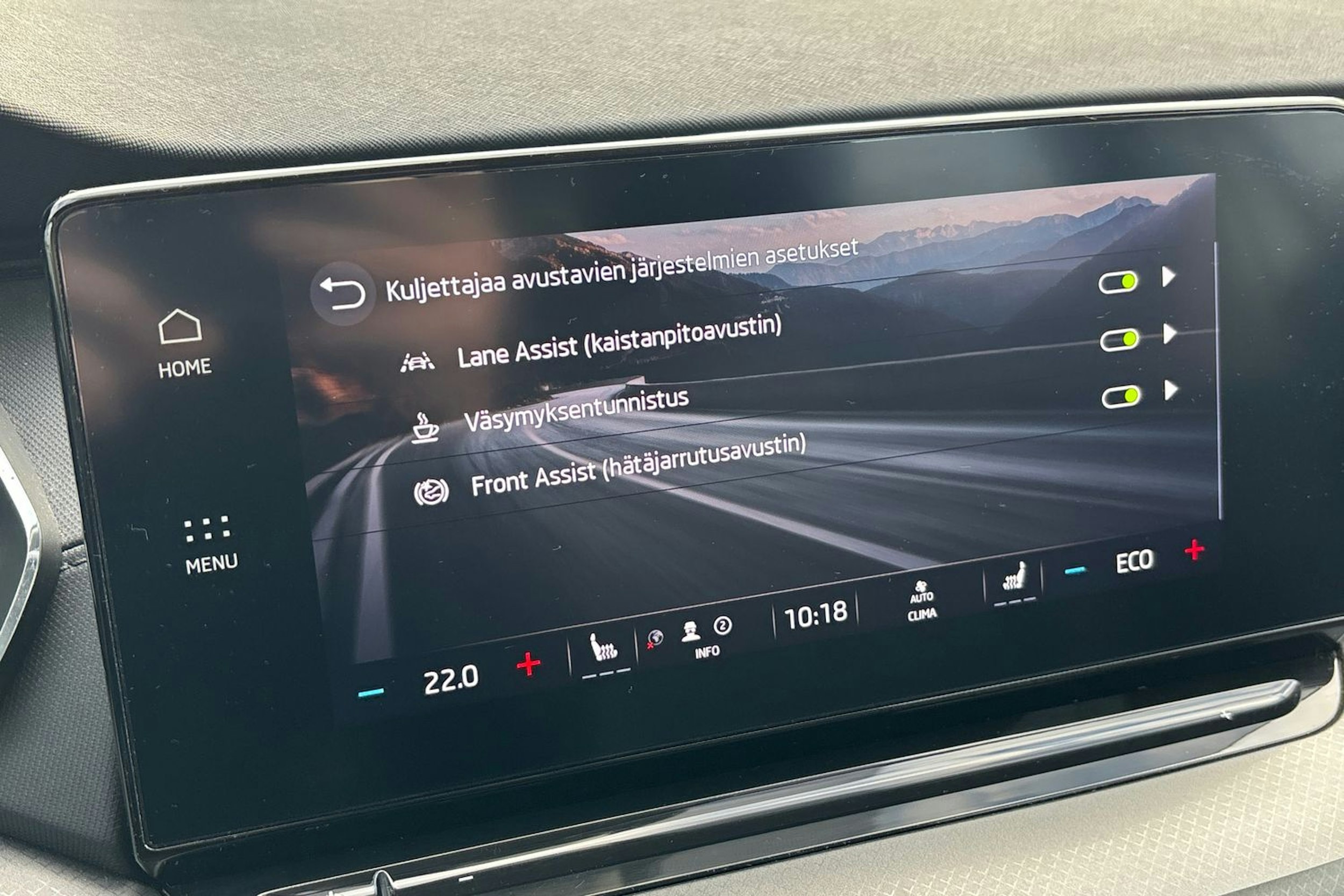 valkoinen Skoda Octavia 2024 kuva 18.