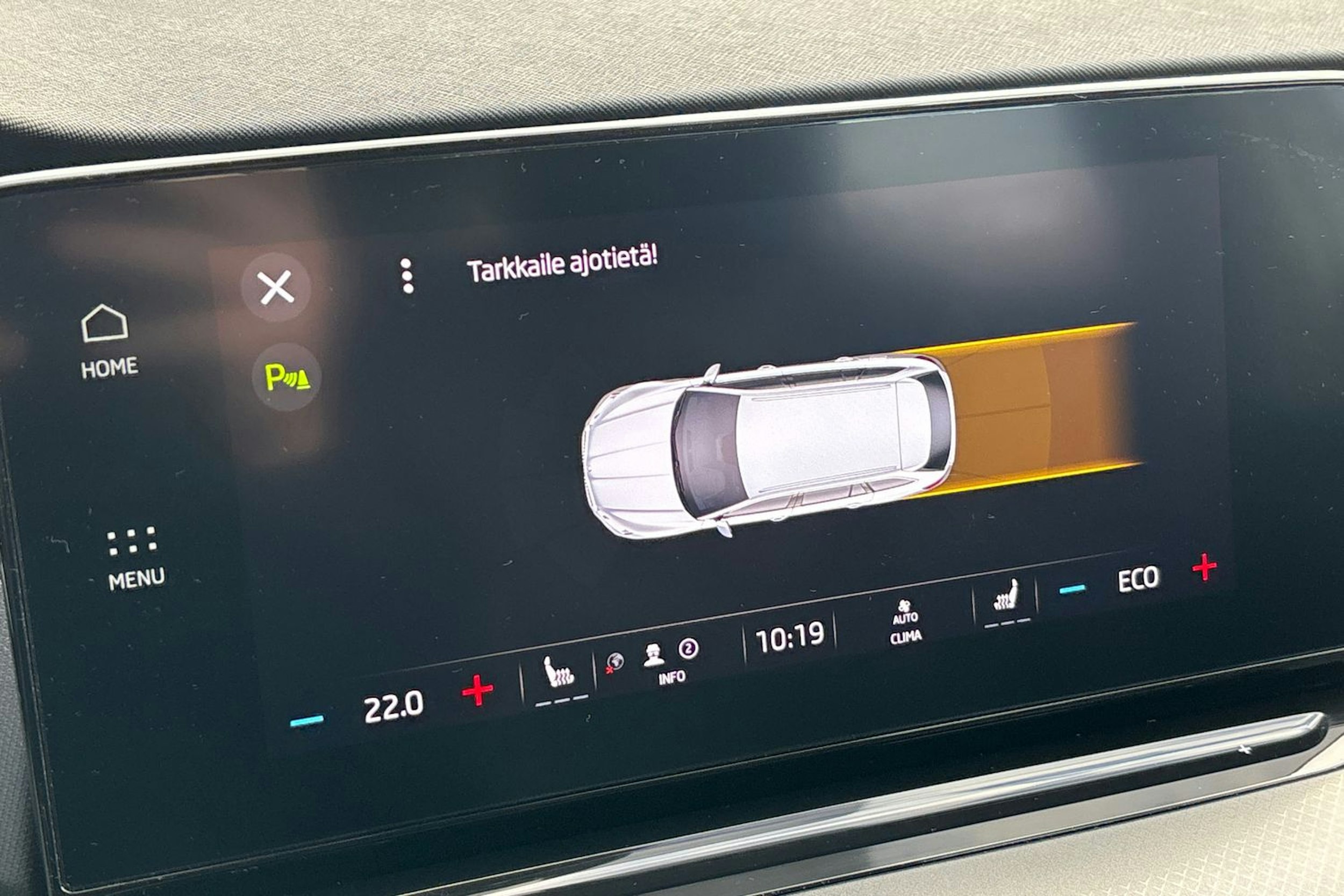 valkoinen Skoda Octavia 2024 kuva 19.