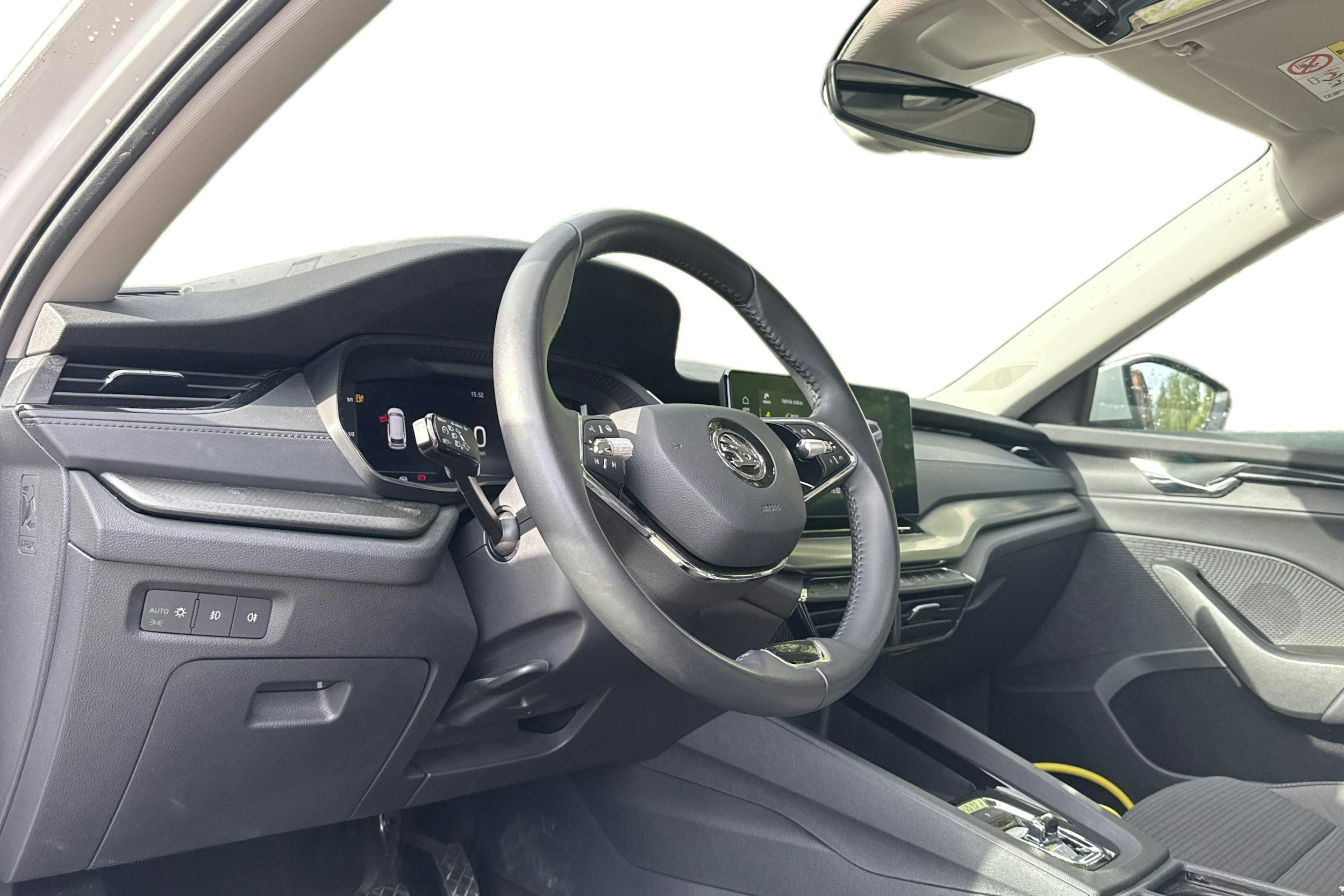 valkoinen Skoda Octavia 2024 kuva 3.