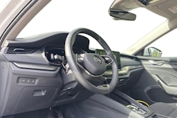 valkoinen Skoda Octavia 2024 kuva 3.