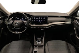 harmaa Skoda Octavia 2023 kuva 9.