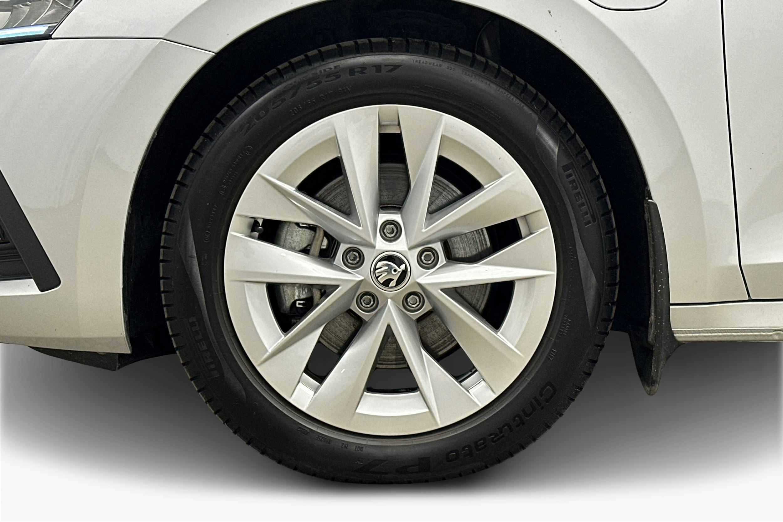 harmaa Skoda Octavia 2023 kuva 11.