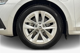 harmaa Skoda Octavia 2023 kuva 11.
