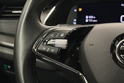 harmaa Skoda Octavia 2023 kuva 17.
