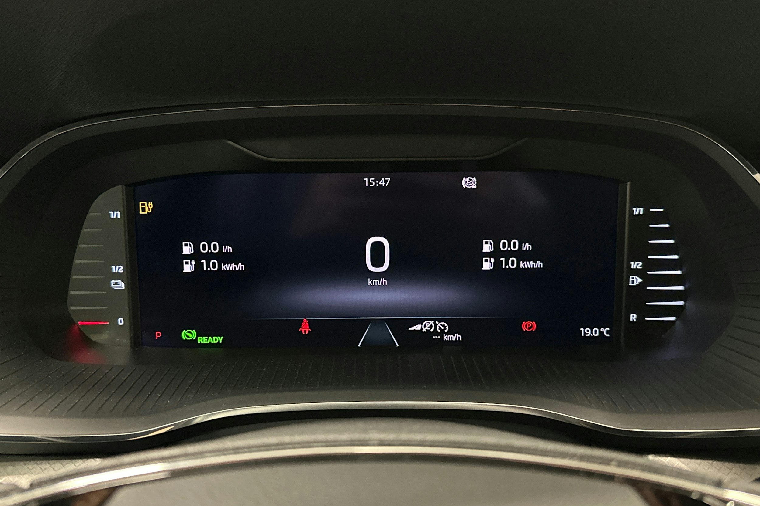 harmaa Skoda Octavia 2023 kuva 20.