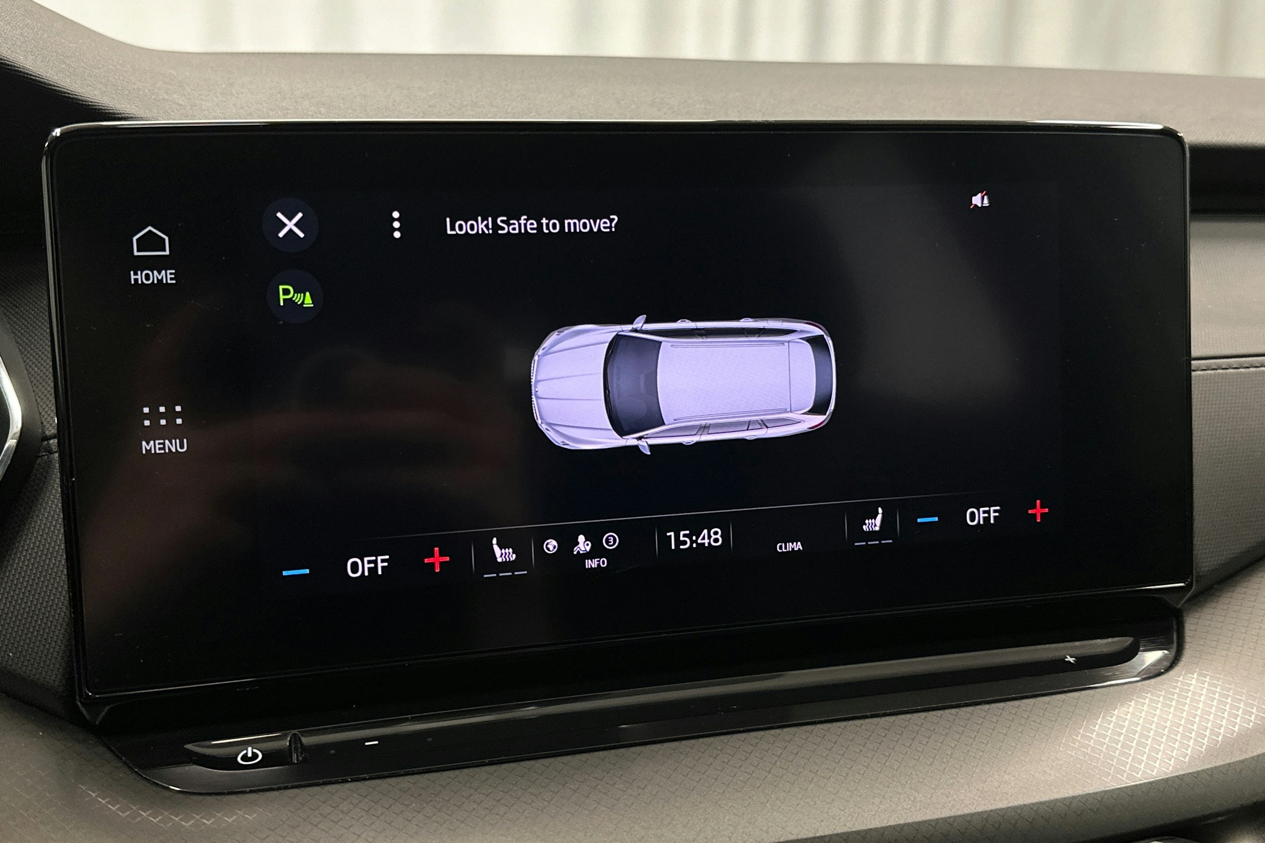 harmaa Skoda Octavia 2023 kuva 24.