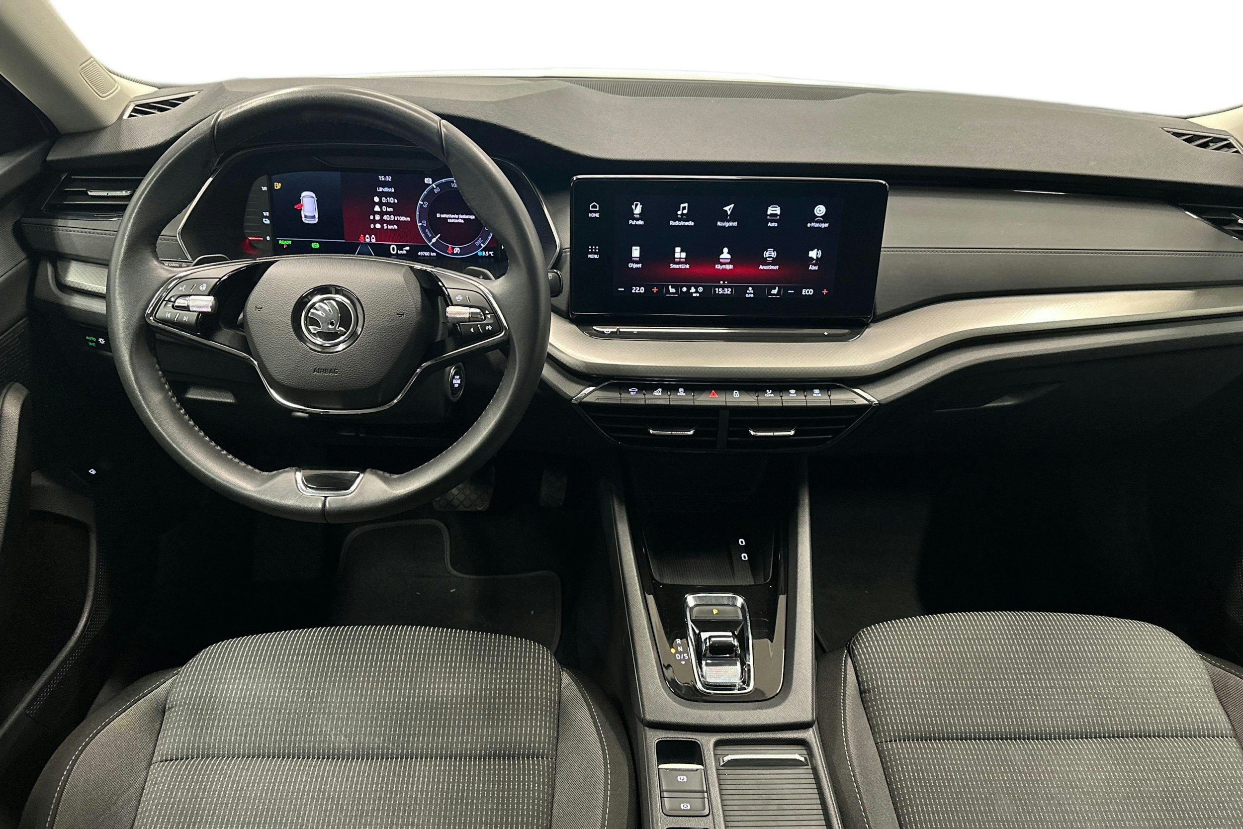 valkoinen Skoda Octavia 2024 kuva 9.