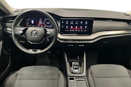 valkoinen Skoda Octavia 2024 kuva 9.