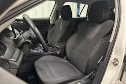 valkoinen Skoda Octavia 2024 kuva 15.