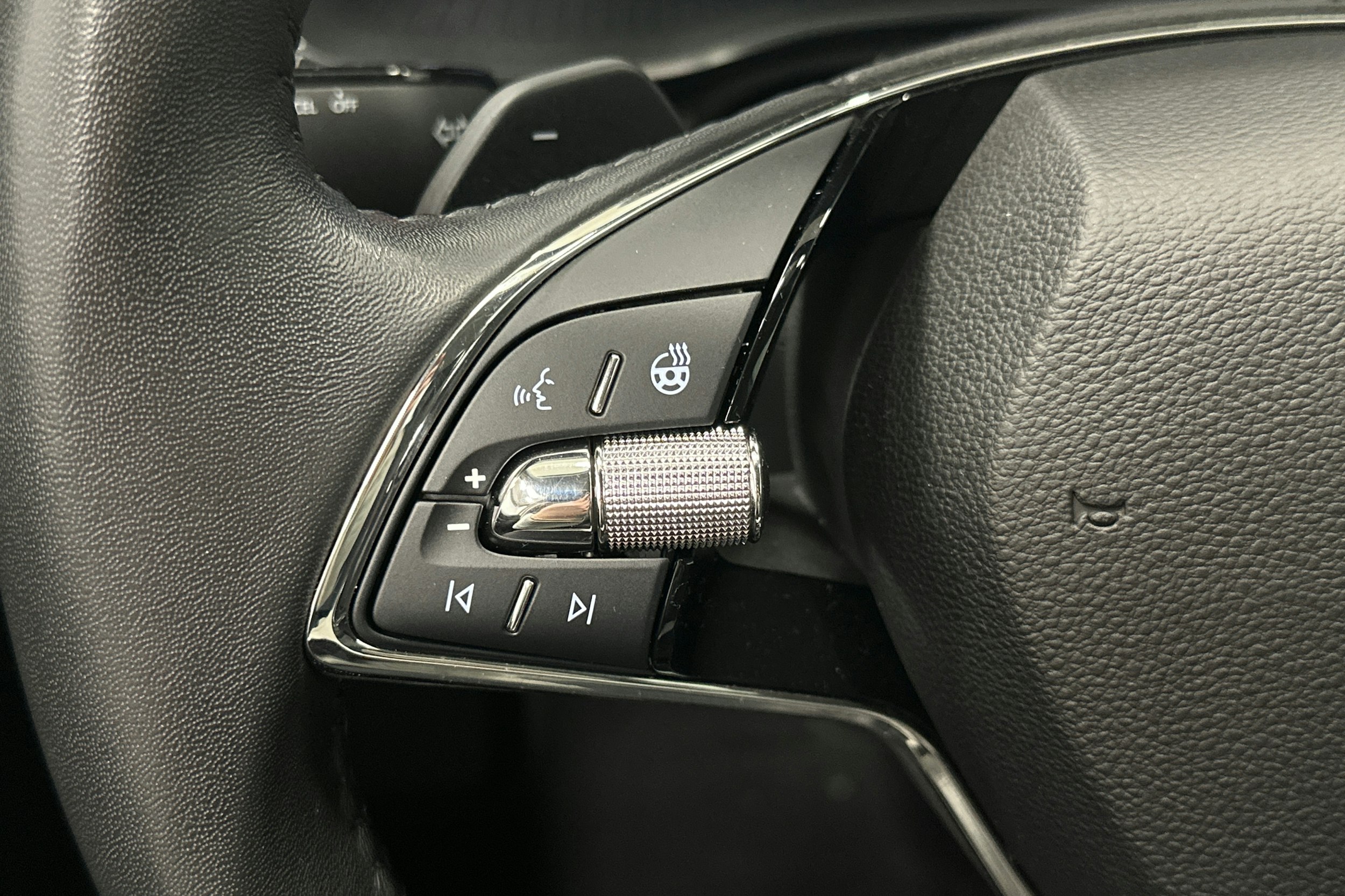 valkoinen Skoda Octavia 2024 kuva 16.