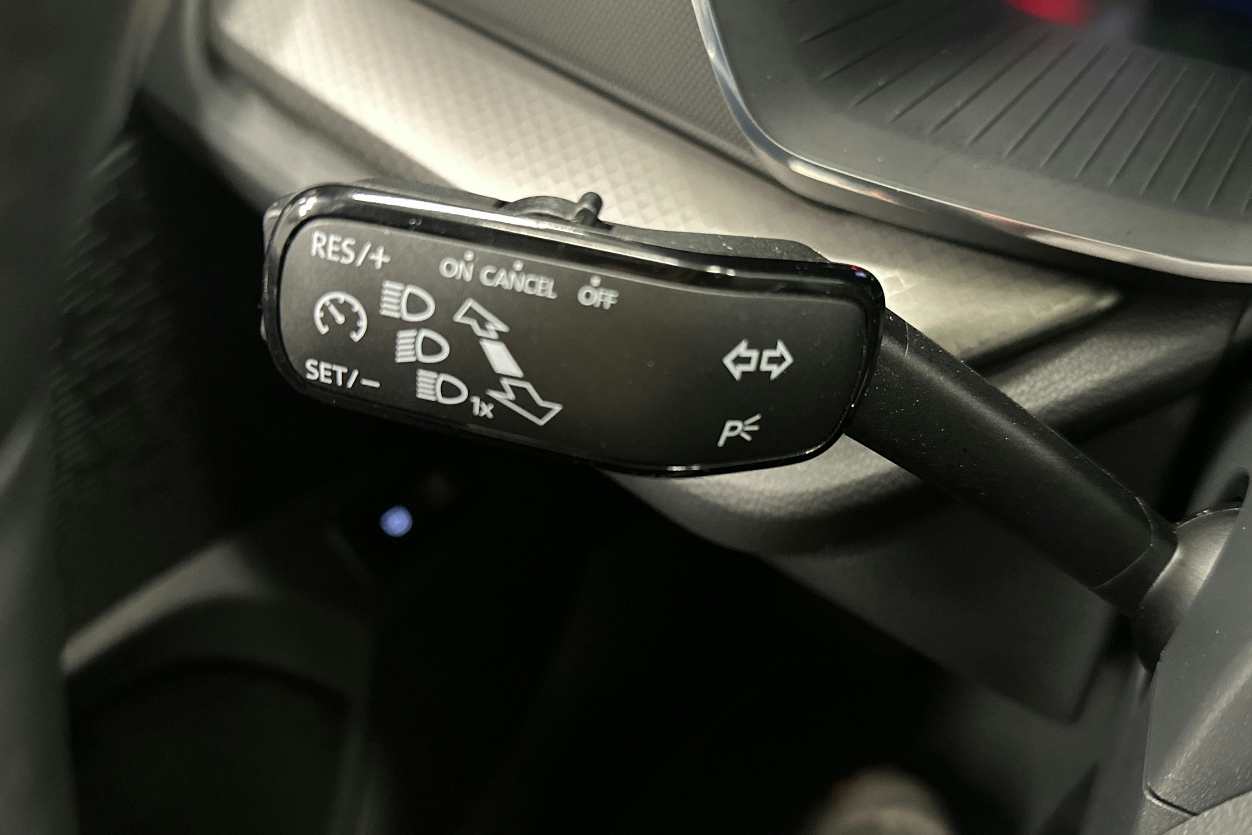 valkoinen Skoda Octavia 2024 kuva 18.