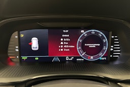 valkoinen Skoda Octavia 2024 kuva 19.