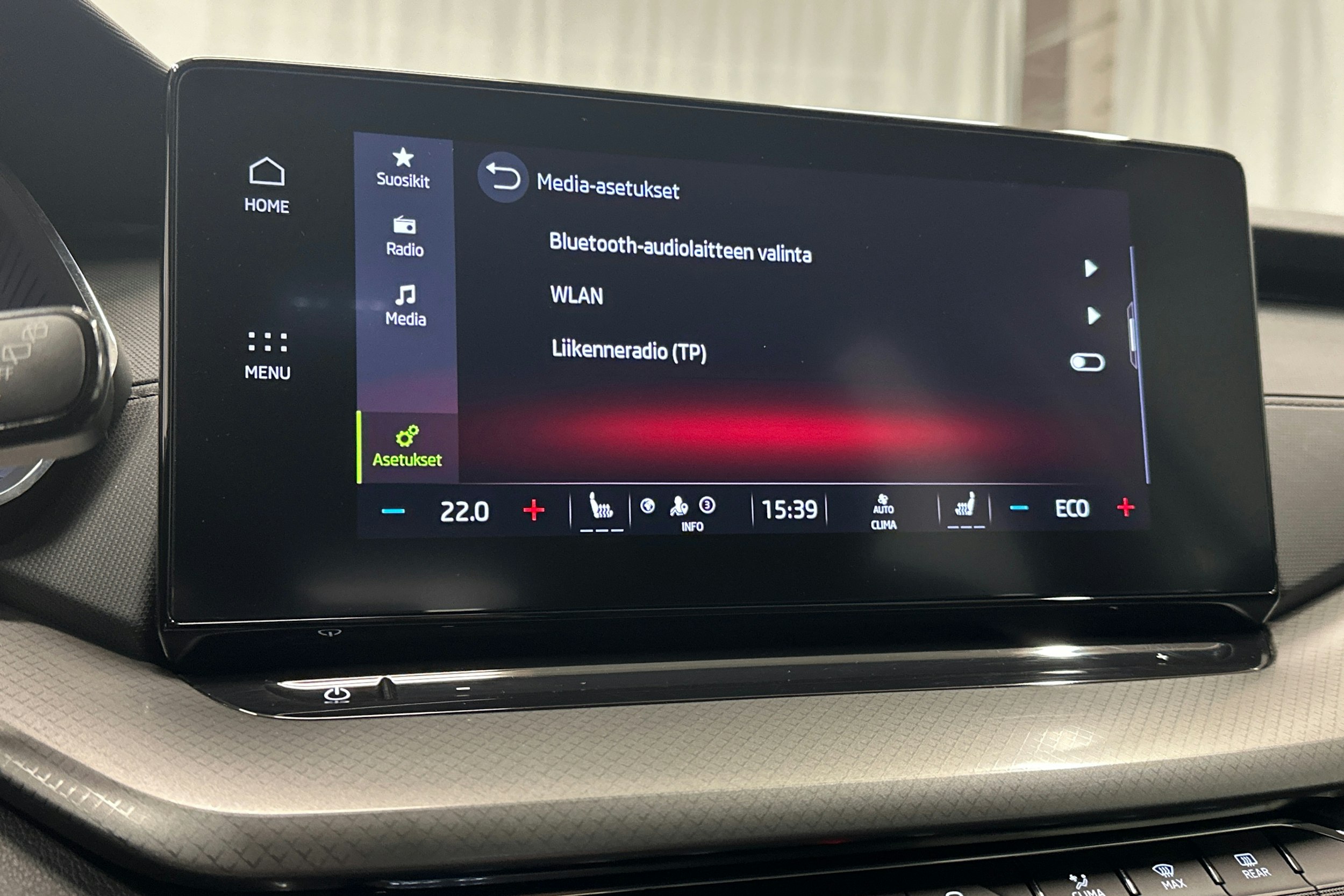 valkoinen Skoda Octavia 2024 kuva 22.