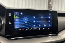 valkoinen Skoda Octavia 2024 kuva 23.