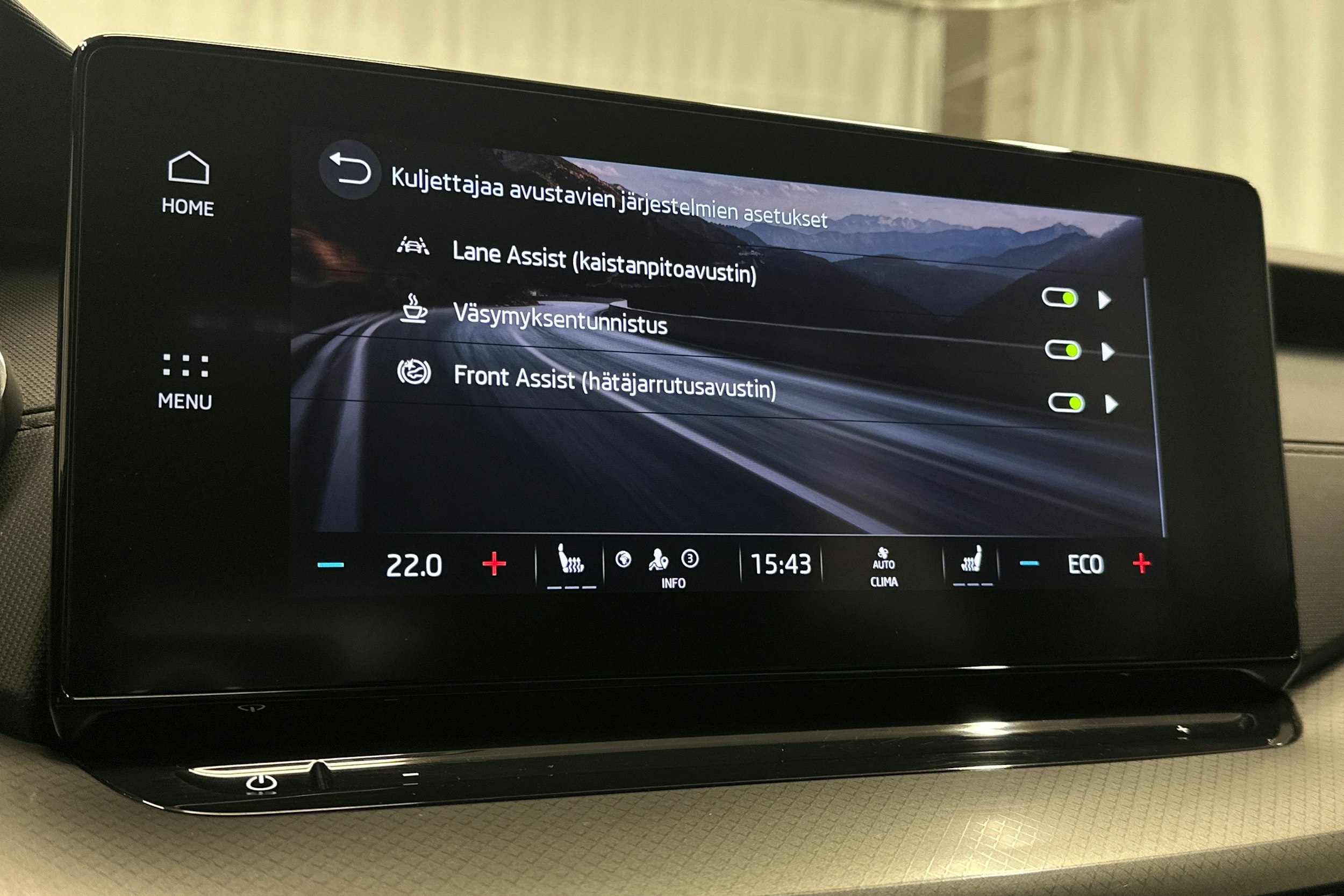 valkoinen Skoda Octavia 2024 kuva 26.