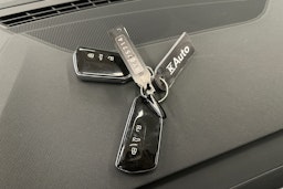 valkoinen Skoda Octavia 2024 kuva 29.