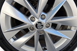 sininen Skoda Octavia 2023 kuva 11.