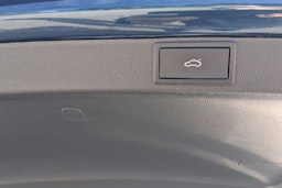 sininen Skoda Octavia 2023 kuva 16.