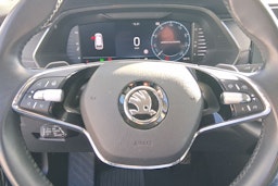 sininen Skoda Octavia 2023 kuva 17.