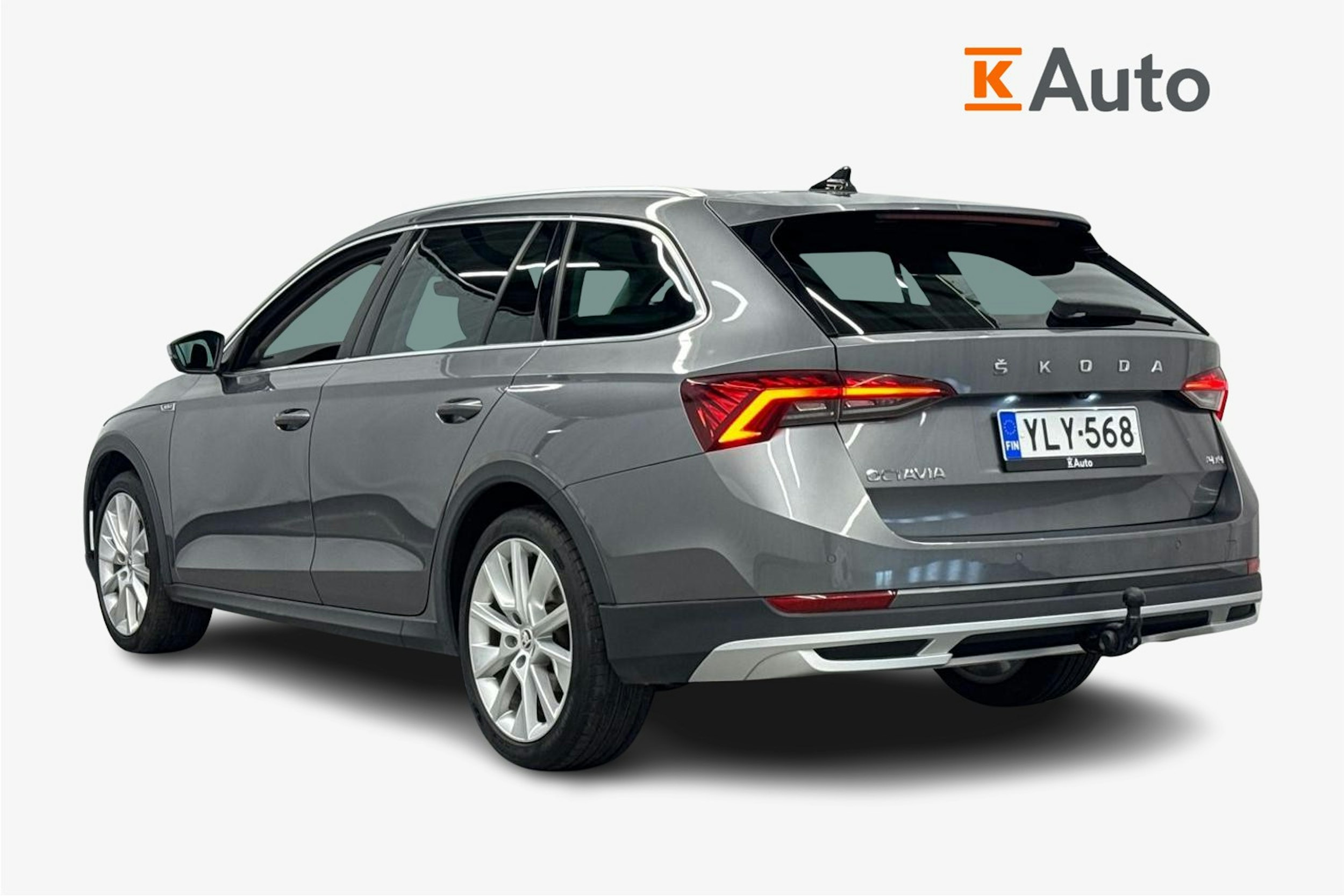 Harmaa Skoda OCTAVIA 2023 kuva 2.