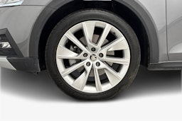 Harmaa Skoda OCTAVIA 2023 kuva 11.