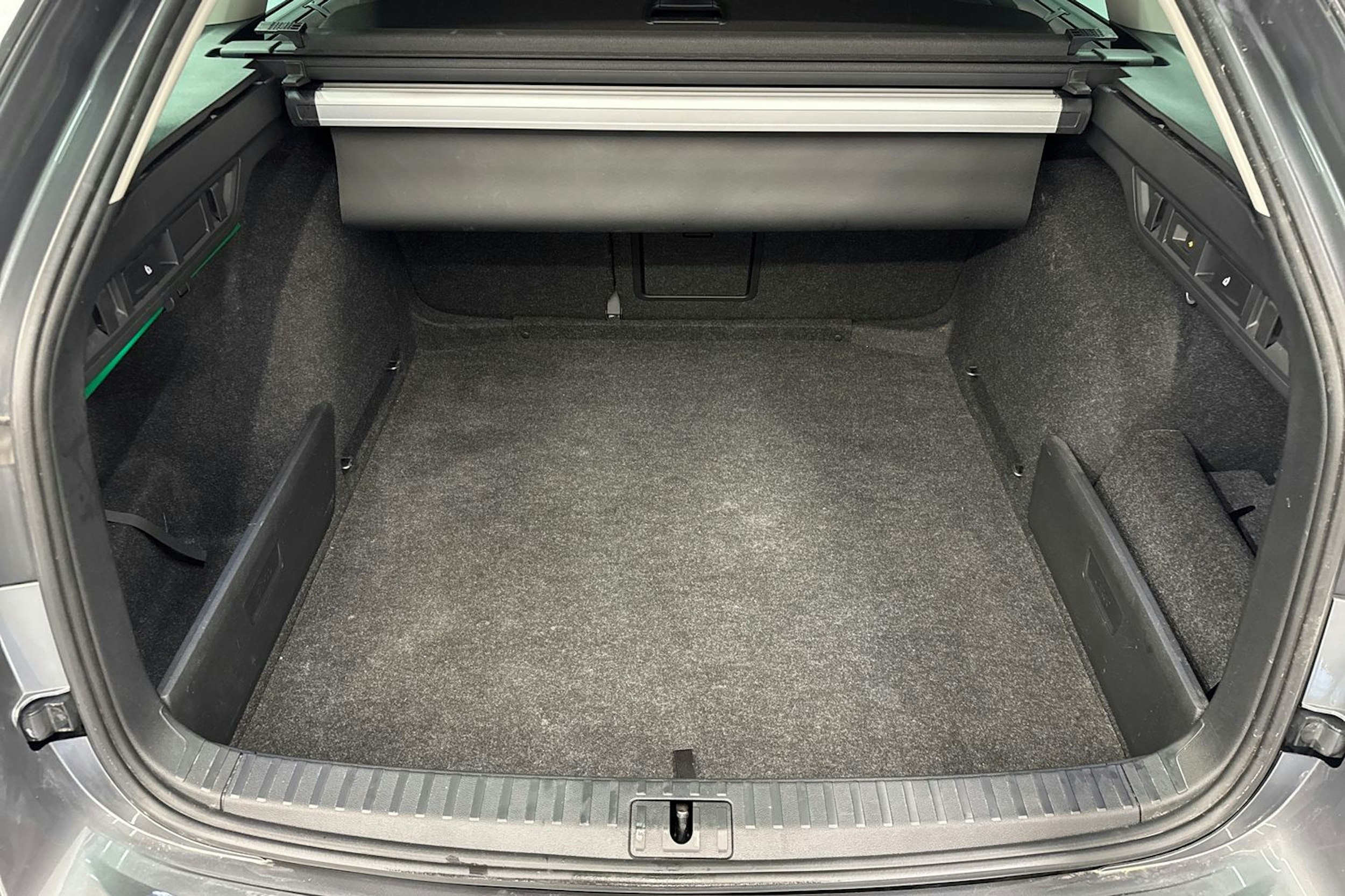 Harmaa Skoda OCTAVIA 2023 kuva 15.
