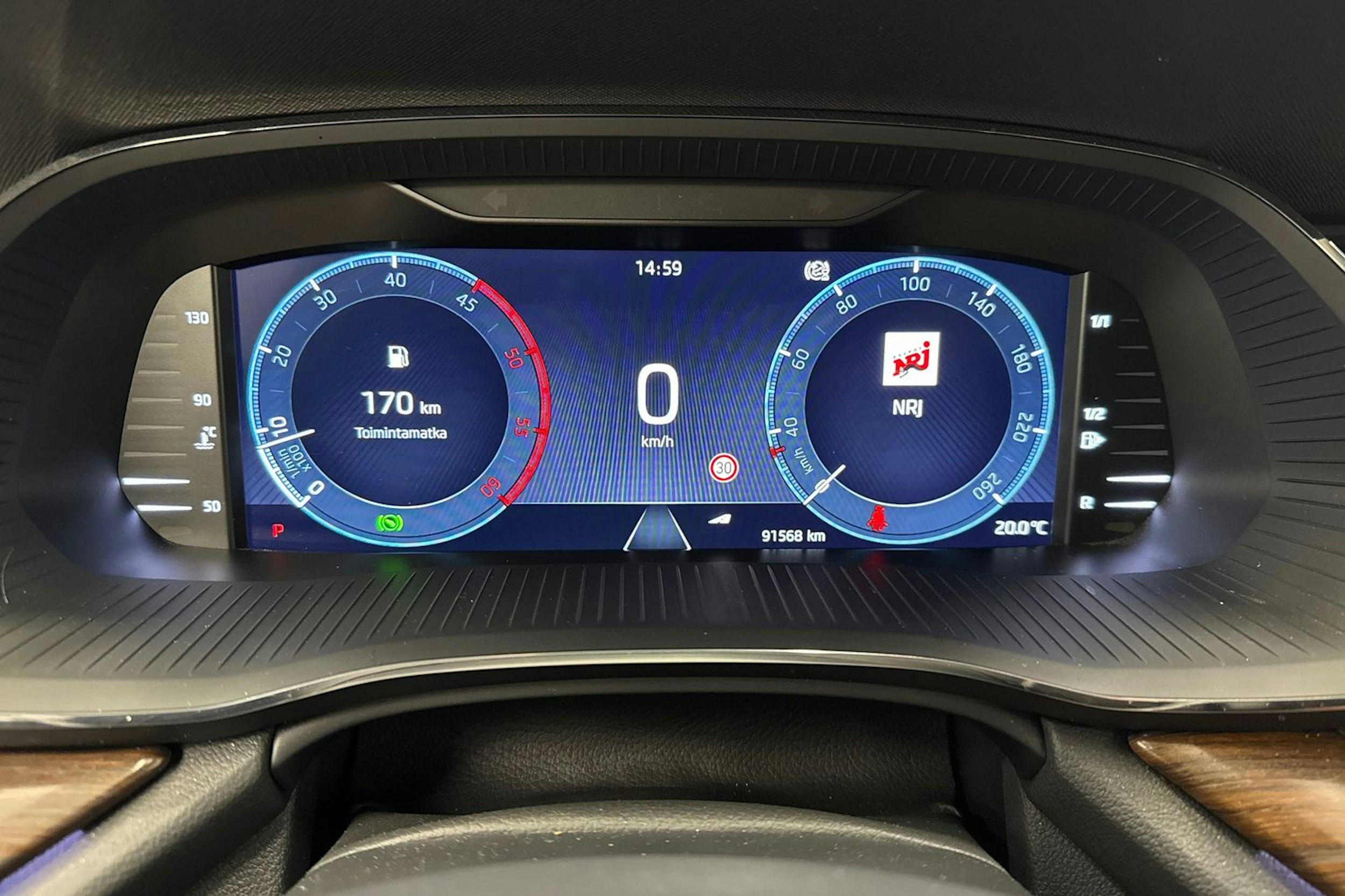Harmaa Skoda OCTAVIA 2023 kuva 19.